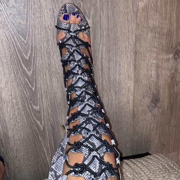 24HR DROP ⬇️ BCBGeneration Peep Toe Gladiator Strappy Heel - Picture 6 of 17